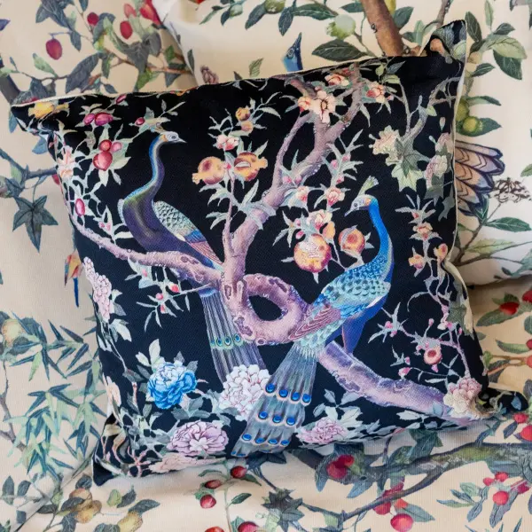 Подушка декоративная «Императорский сад» black, версия 1