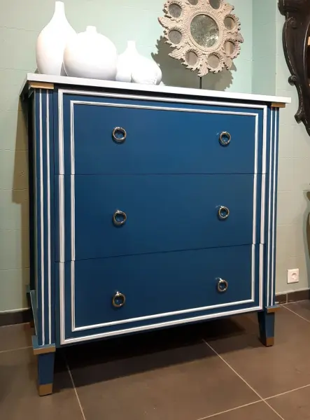 Комод  с тремя ящиками Мишель экспозиция