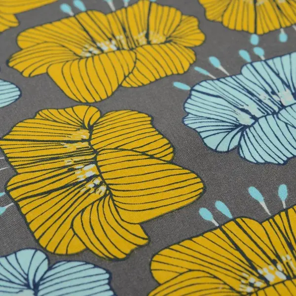 Скатерть из хлопка серого цвета с принтом Цветы из коллекции prairie, 170х170 см