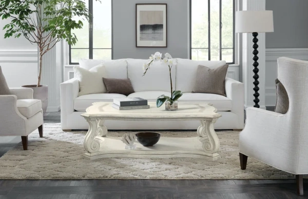 Журнальный столик Шарлотт белый в интерьере гостиной